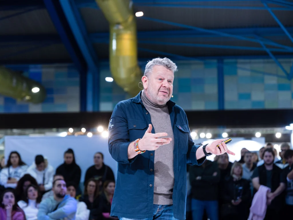 Alberto Chicote dando una charla en el Salón de Hosteleria en Málaga