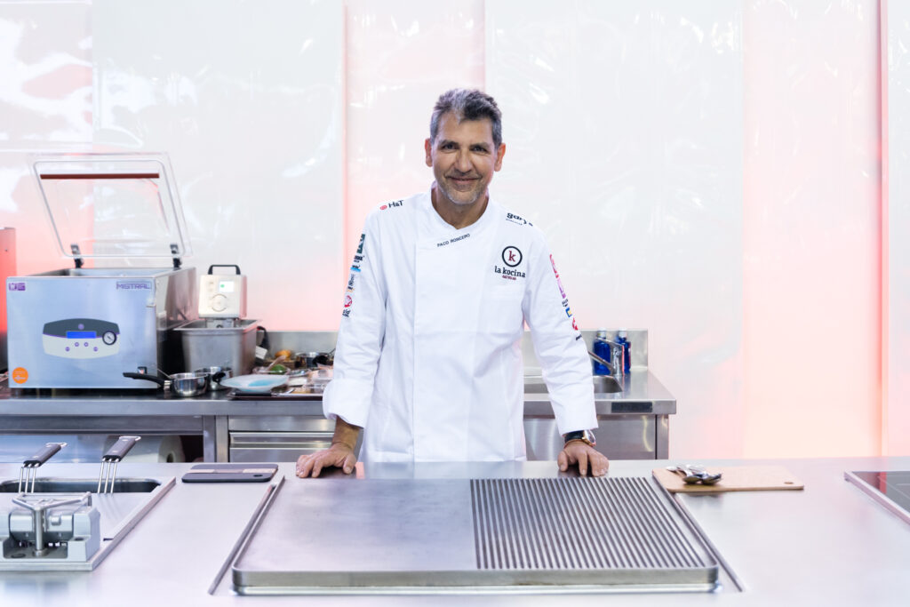 Foto a Paco Roncero en la Kocina del congreso de Hosteleria de Málaga
